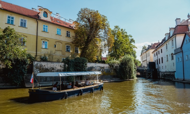 Loď Elvíra